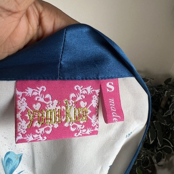 Yumi Kim Silk Floral Kimono Chinese Style Blouse Top Size S Blue White - Picture 8 of 8